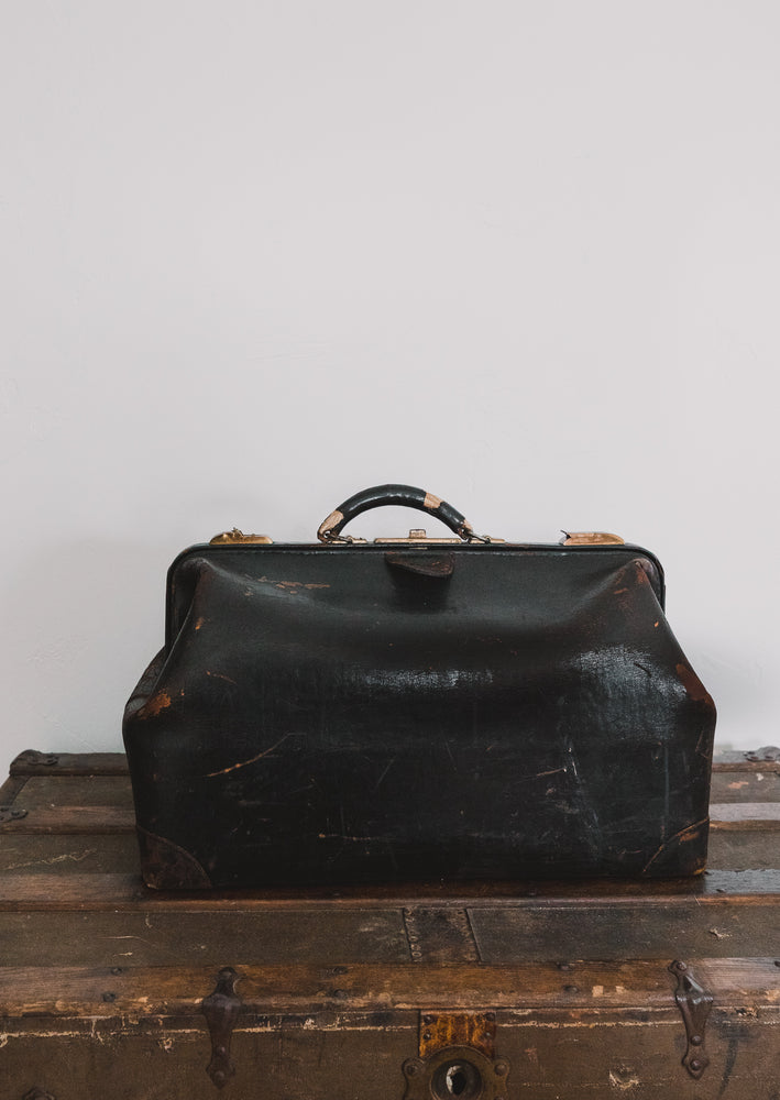 
            
                Load image into Gallery viewer, Antique Overnight Bag
            
        